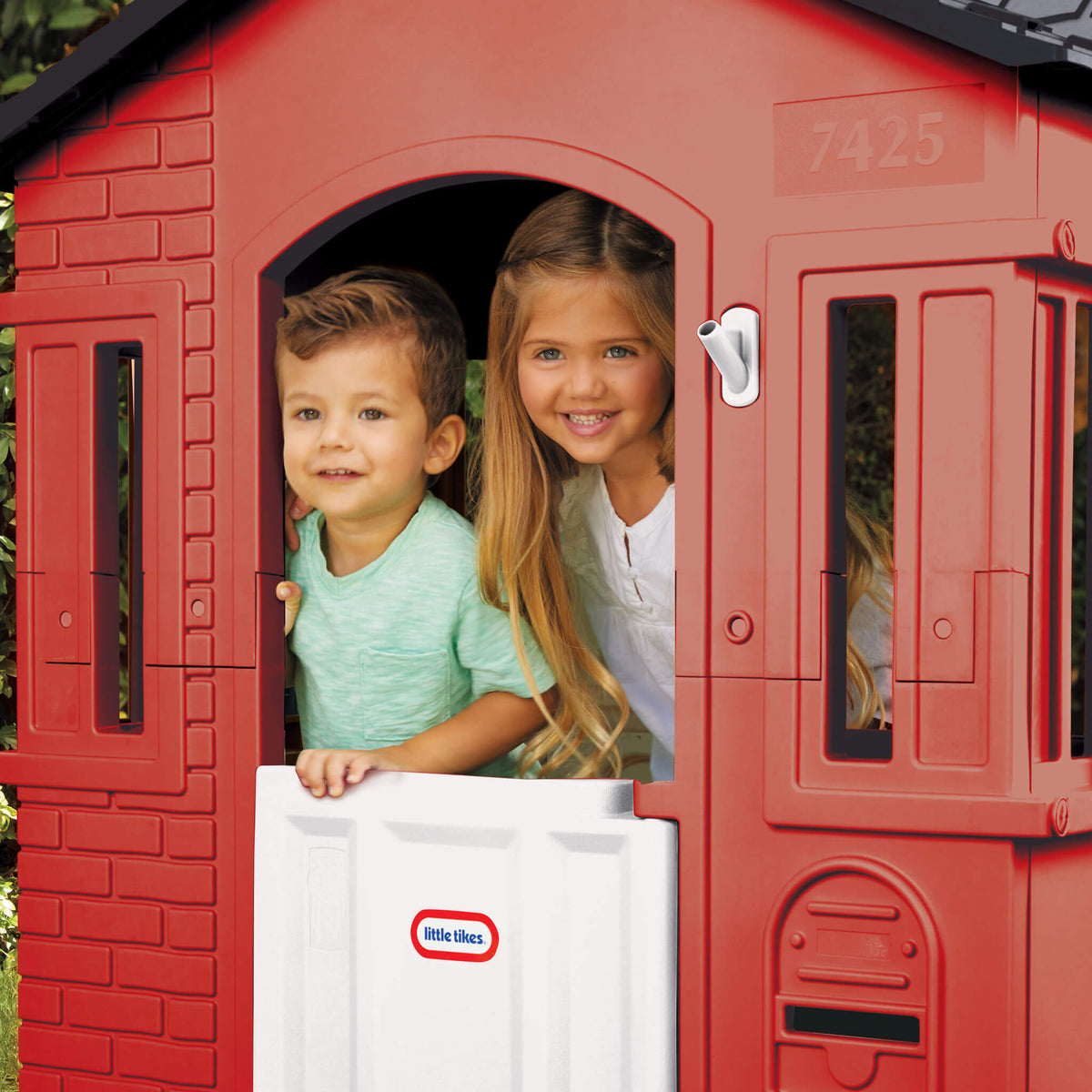 Cape Cottage Playhouse™ - Red